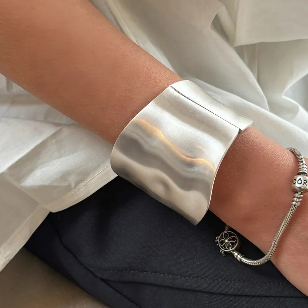 RAYNA™ – Chic Asymmetrisk Statement Armbånd